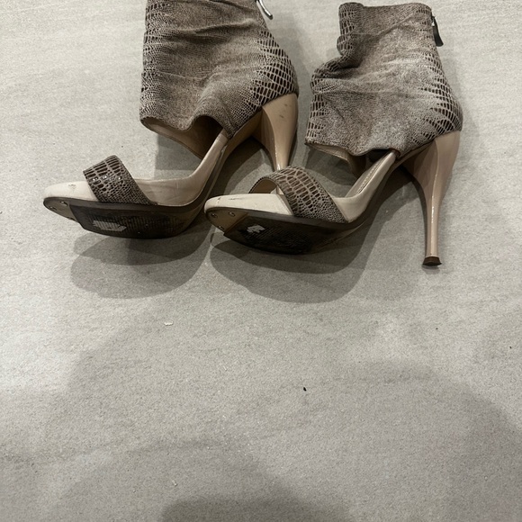 BCBGeneration SNAKESKIN SANDAL - Picture 3 of 3